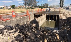 Seduvop Construye colector pluvial en el río Españita