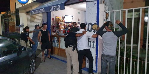 Clausuran dos expendios por violar Ley de Alcoholes