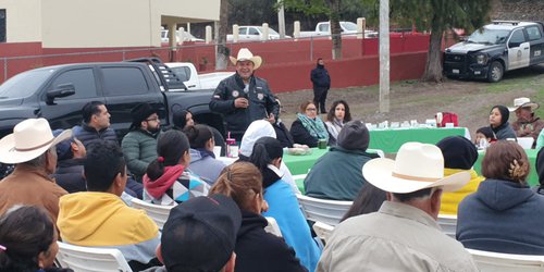 Agradecen obras y servicios familias del Charco, al alcalde Urbiola