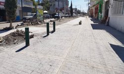 Piden ciudadanos no permitir invadir banquetas en calle Morelos rehabilitada