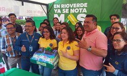 Alcalde entrega 70 discos duros a la Uaslp Zona Media
