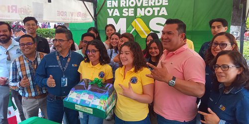 Alcalde entrega 70 discos duros a la Uaslp Zona Media