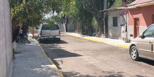 Más guarniciones y banquetas entrega a familias Alcalde Urbiola