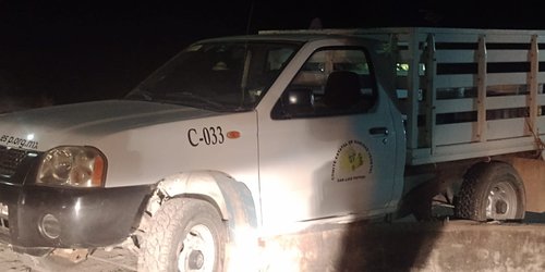 Detienen a persona ebria que "embancó" unidad de Sanidad Vegetal en camino Media Luna y Moctezuma