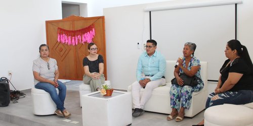 Conversatorio sobre maternidad, se celebró por el Día de las Madres