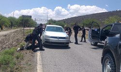 Policía de Rioverde atrapa a sujetos que robaron negocio en el centro