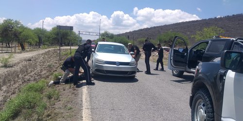 Policía de Rioverde atrapa a sujetos que robaron negocio en el centro