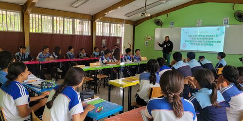 Previenen embarazos no planificados en adolescentes de la E.S.T. 74