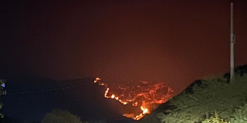 A punto de alcanzar zona poblada incendio en Santa Catarina