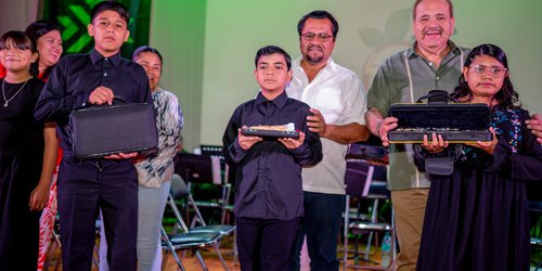 Gobierno del Estado entregó instrumentos a la Orquesta Sinfónica del Refugio