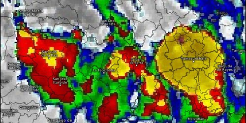 Gobierno del Estado atiende inundación en Tamazunchale