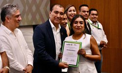 Reconocen a más de 60 docentes por su promoción en educación básica