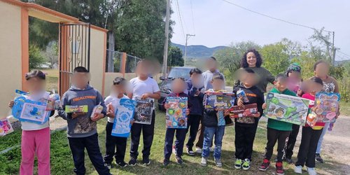 DIF Municipal de Lagunillas entrega juguetes y cobijas en comunidades rurales
