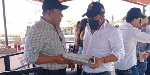 Alcalde Urbiola recibió al Gobernador Gallardo en Congreso Charro