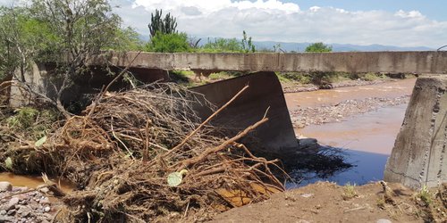 Continúa cerrado puente de Ojo de Agua de San Juan