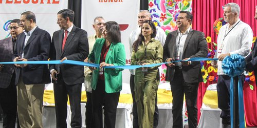 Arnulfo Urbiola acudió al Festival de Ciudades Hermanas en Laredo, Texas