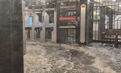 No es la CDMX... el Metro de NY se inundó, y graban 'cascadas con fuentes' en las estaciones