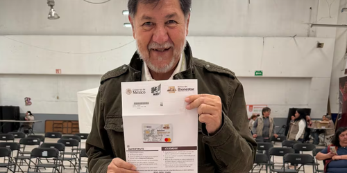 Noroña presume que ya tiene Pensión del Bienestar; "ya me llegó mi tarjeta", dice