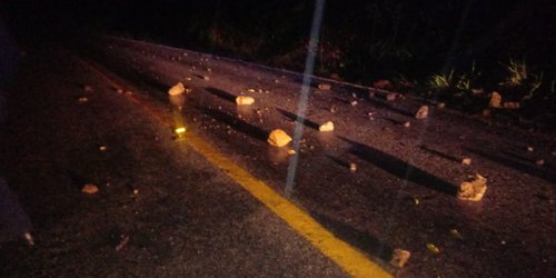 Fuerte tormenta derribó árboles y espectaculares en la Huasteca