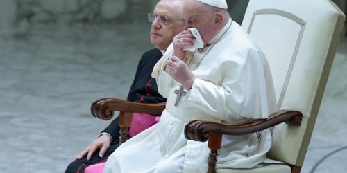 La salud del papa Francisco empeora: tiene una neumonía bilateral y presenta un cuadro clínico "complejo"