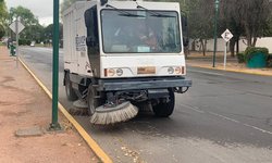 Realizan limpieza de vialidades del parque Tangamanga I