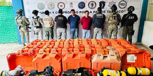 Detienen a dos 'piratas' que asaltaron la plataforma marina de Campeche