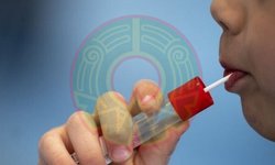 Realizan innovadora prueba PCR para detectar covid en niños como si fuera paleta