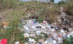 Agricultores y familias contaminan río Morales