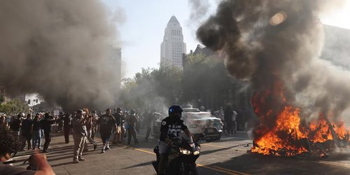 Diez detenidos en las protestas contra las redadas migratorias en Los Ángeles
