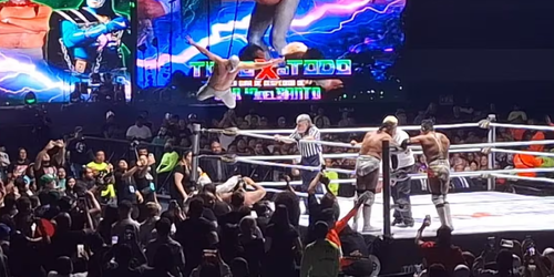 Santo Jr. consuma el triunfo en su primera lucha en Ciudad de México