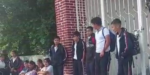 Sin maestros la telesecundaria Emiliano Zapata de San José de Gallinas