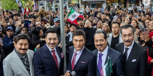 Los Tigres del Norte celebran que ya tienen calle con su nombre en Brooklyn; festejan con bandera de México