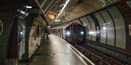 Elon Musk quiere construir el Transatlantic Tunnel entre Nueva York y Londres con trenes de levitación magnética y “mil veces más barato”