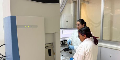 Instituto de Física de la UASLP pone en operación el equipo de espectrometría de masas ICP-MS para investigación científica.