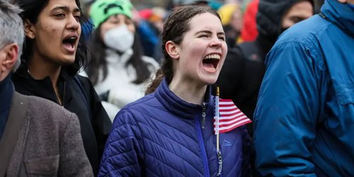 La Universidad de Harvard demanda al gobierno de Trump tras la congelación de miles de millones en fondos federales