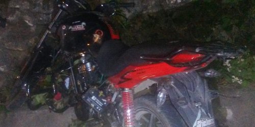 Muere joven motociclista en fuerte choque
