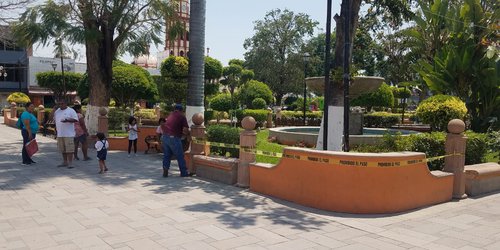 Por contingencia prohíben paso a zona de descanso en la plaza de Rioverde