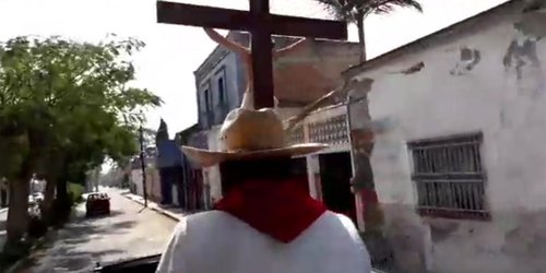 Con recorrido y viacrucis a puerta cerrada, celebraron Viernes Santo en Rioverde