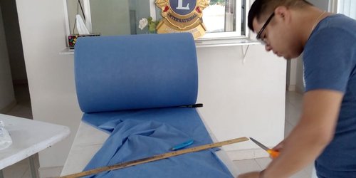 Club de Leones inició fabricación de cinco mil cubrebocas y 30 overoles