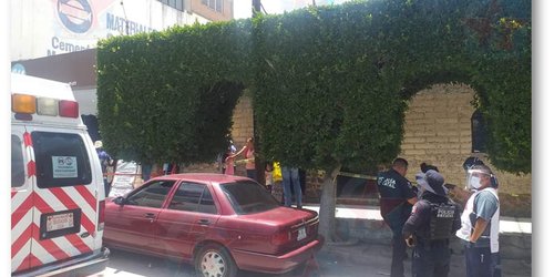 Muere adulto mayor cuando esperaba su pago en automóvil