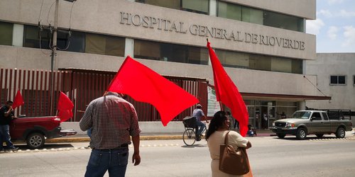 Protestan Antorchistas por falta de medicamentos e insumos médicos en el Hospital General