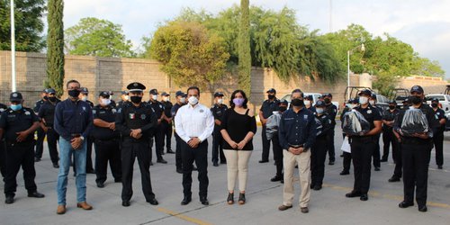 Dotan de uniformes nuevos a elementos de la dirección de Seguridad Pública