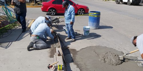 Clausuran descargas de drenaje a calle Gama por parte de Aurrerá