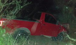 Dos jóvenes ebrios heridos; se accidentaron en la carretera 70
