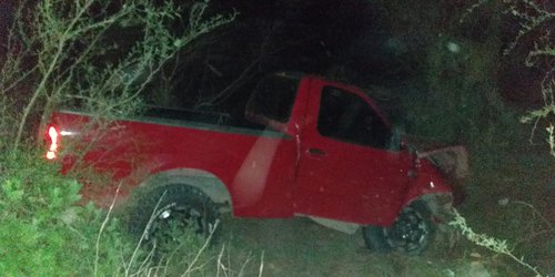 Dos jóvenes ebrios heridos; se accidentaron en la carretera 70