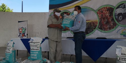 Entregan semilla de avena y sorgo para campesinos de Rioverde