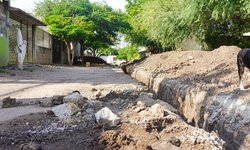 Construyen drenaje sanitario en calle de la Palma de la colonia San Antonio de Rioverde