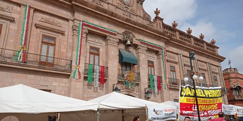'Artificial' el plantón del SUTSGE frente a Palacio de Gobierno