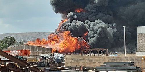 Fuerte incendio en fábrica de químicos en la capital potosina