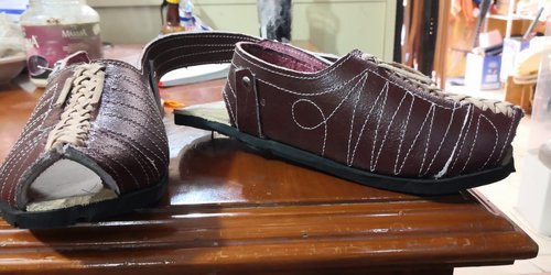 El semáforo rojo la producción del huarache regional: Ya solo quedan dos artesanos